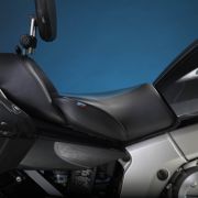 Сиденье Sargent "World Sport Performance Seat" для мотоцикла BMW K1600GT, с подогревом, серебристый кант WS-618-18-IHFR 2