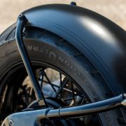 Заднє крило Wunderlich RockBob на мотоциклі BMW R18/R18 Classic, Blackstorm Metallic з білою полоскою 18710-003 6