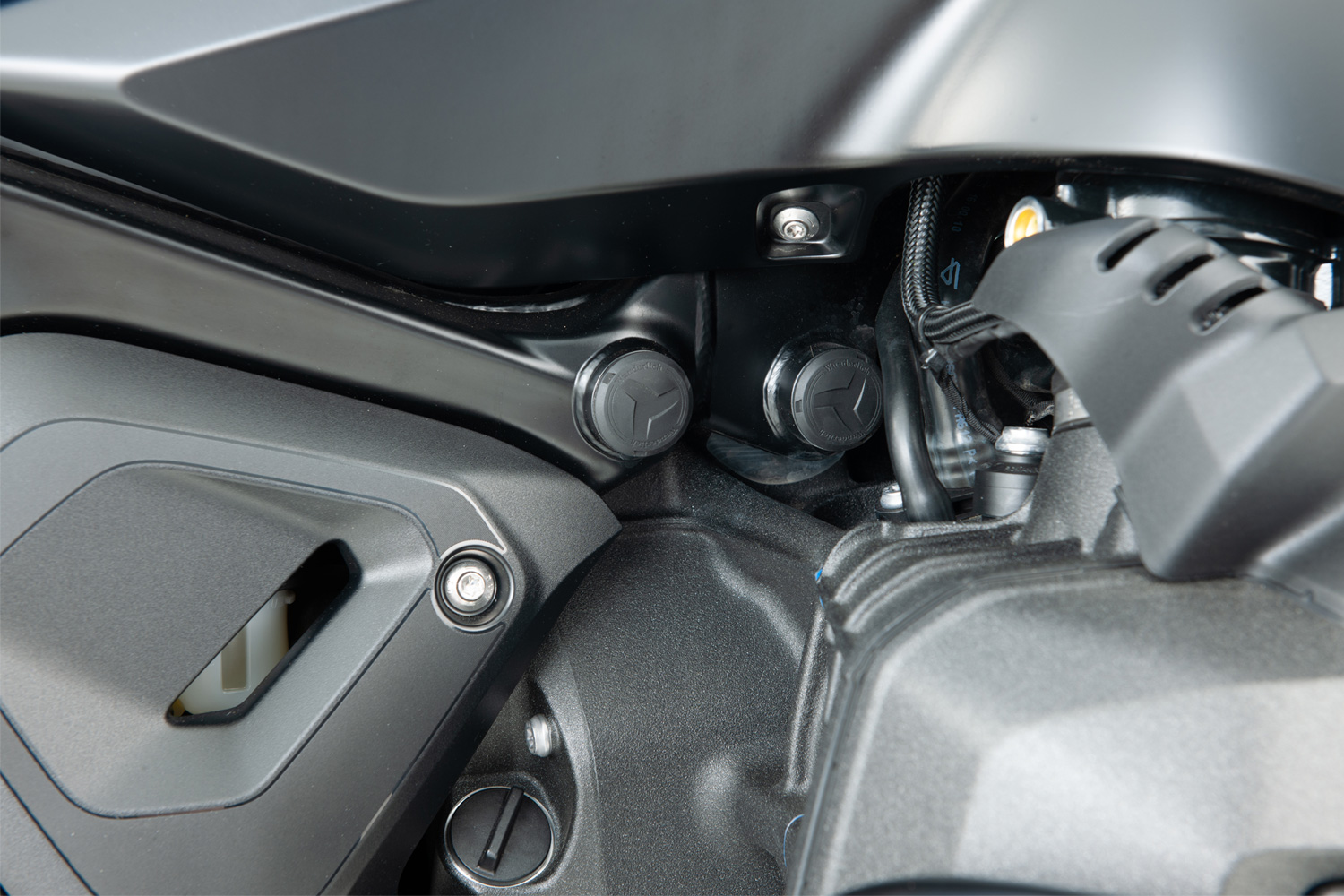 Комплект крашпедов Wunderlich (9 шт) на раму мотоцикла BMW R1300R / RS 15080-002 3