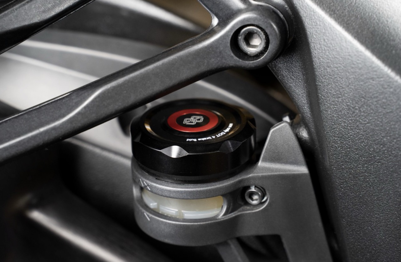 Крышка бачка тормозной жидкости заднего тормоза GILLES, черная BRC-07.B 1