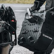 Полужесткие боковые сумки Lone Rider с креплением на мотоцикл BMW R1300GS Lone Rider MotoBags 1300 7